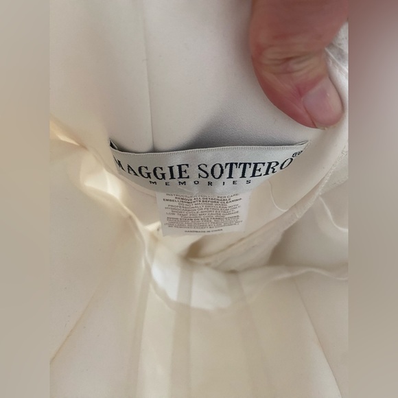 Maggie Sottero ‘Theda’ Wedding Dress Sz 12 Ivory - Picture 5 of 16